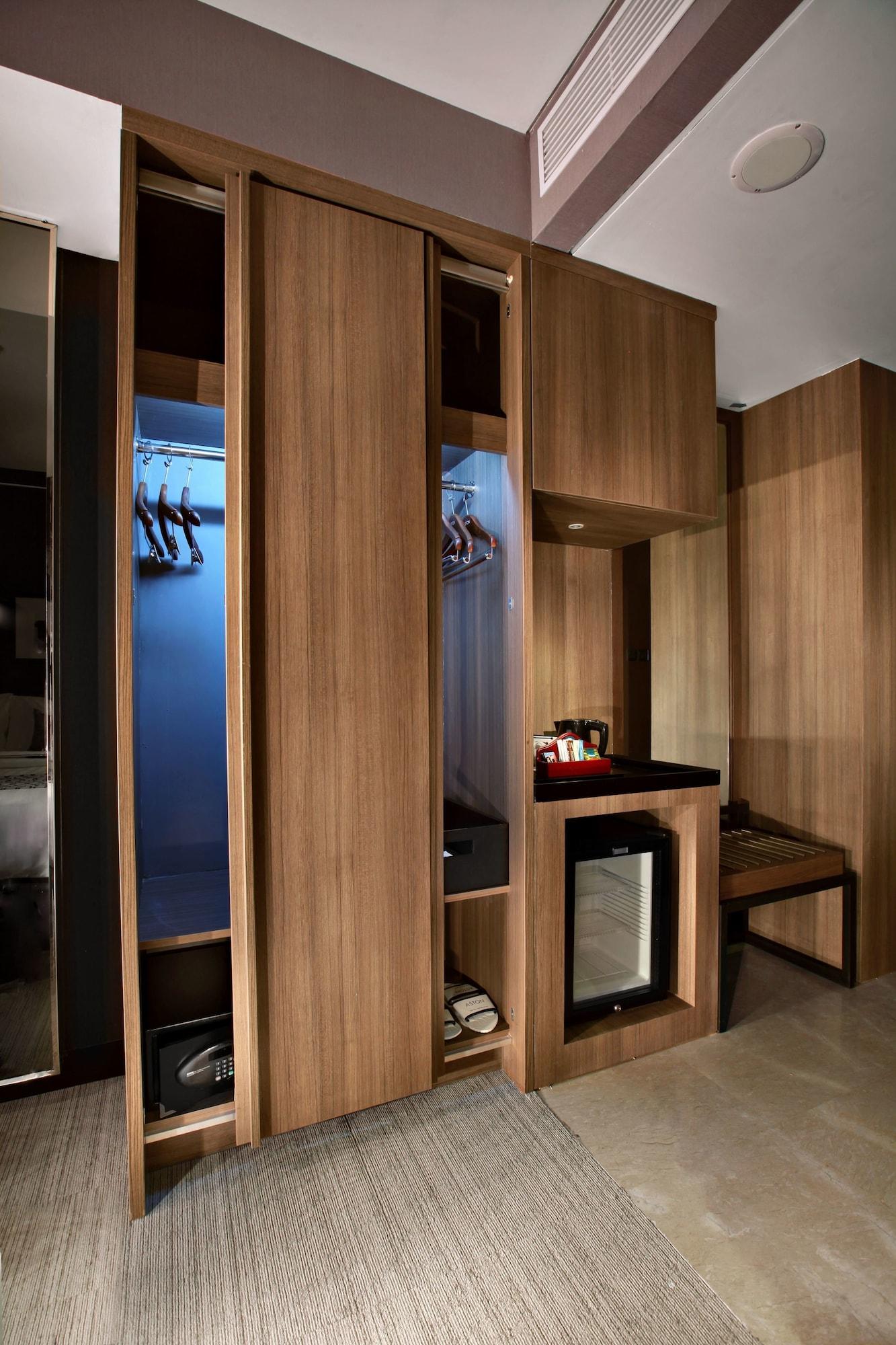 ג'קרטה Aston Priority Simatupang Hotel And Conference Center מראה חיצוני תמונה