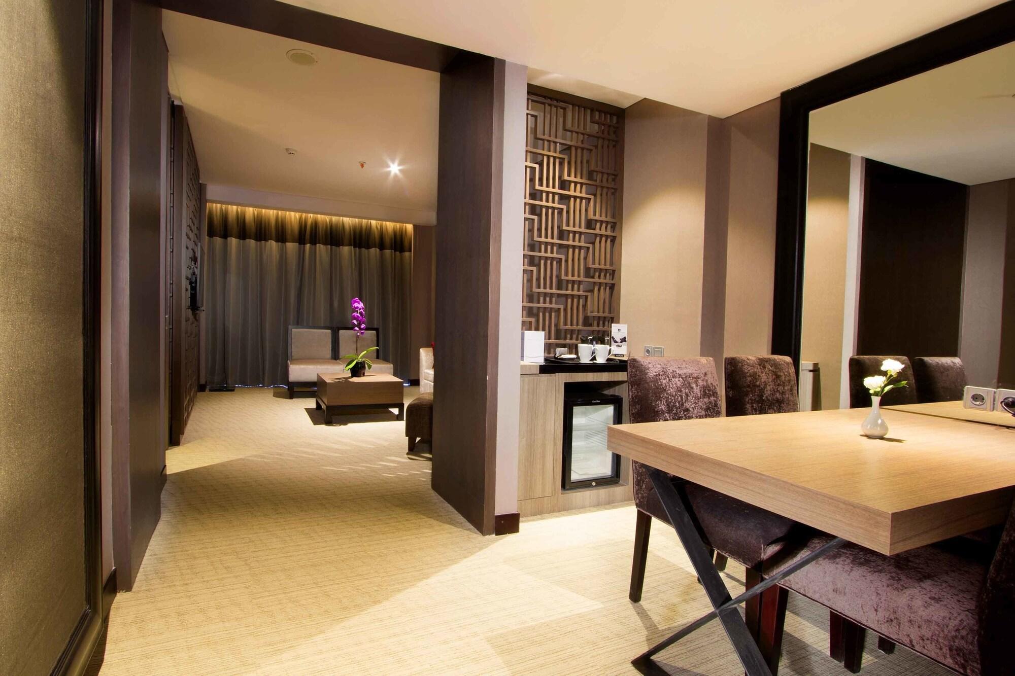 ג'קרטה Aston Priority Simatupang Hotel And Conference Center מראה חיצוני תמונה
